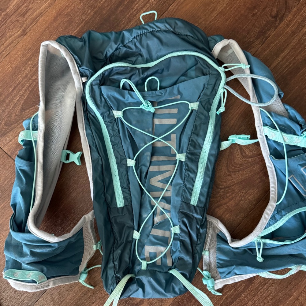 Ultimate Direction - hydration vest